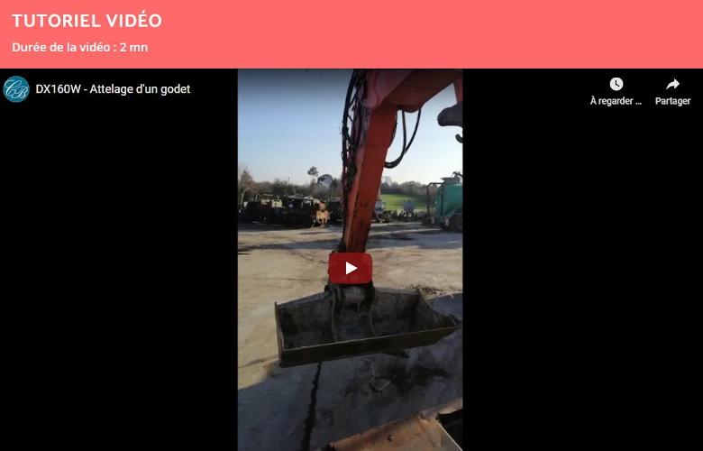 Attelage d&rsquo;un godet sur la DX160 (Pelle sur pneus)