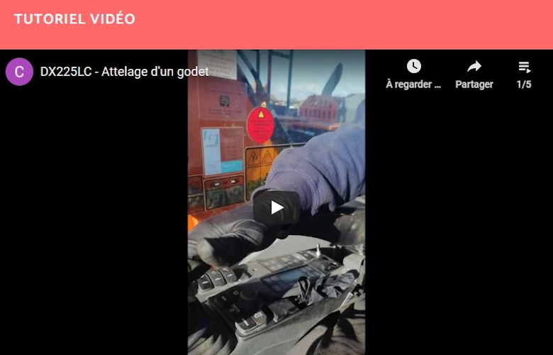 Attelage d&rsquo;un godet sur la DX225LC (Pelle sur chenilles)