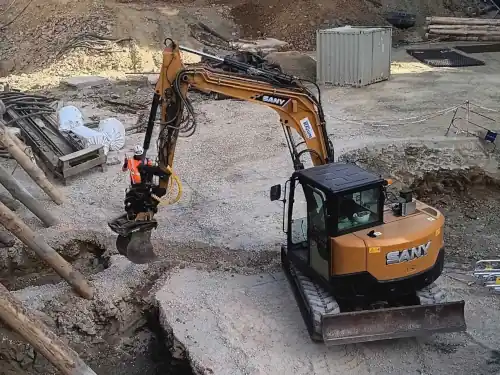 en travaux de terrassement et fondations en Bretagne Pelle chenille compacte Sany en travaux de terrassement et fondations en Bretagne - Groupe Beaussire