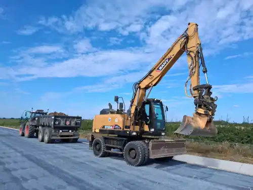 Sany SY155W sur chantier de voierie